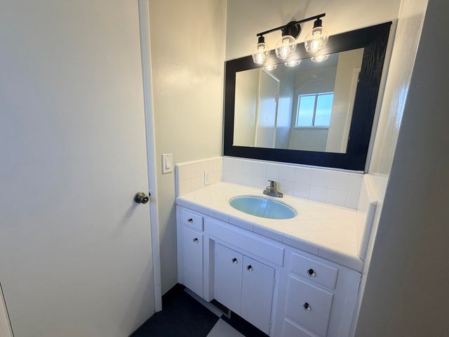 539 W Kanai Avenue, Porterville, CA 93257