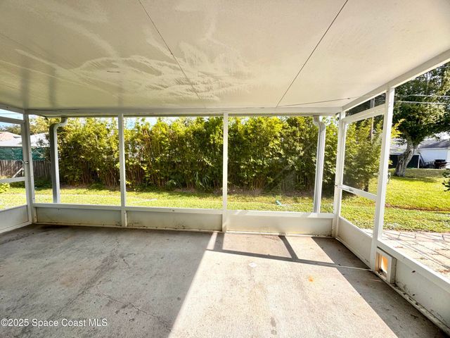 8746 105th Court, Vero Beach, FL 32967