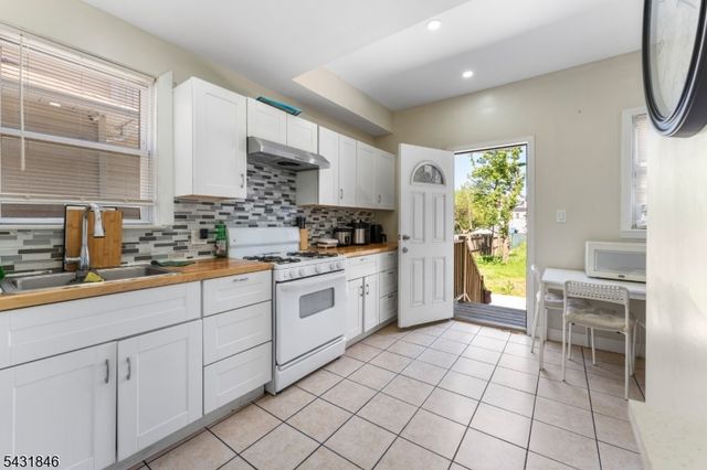 327 Cherry St, Elizabeth City, NJ 07208