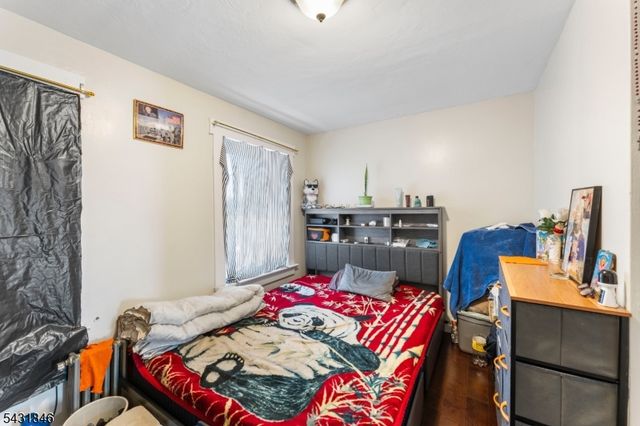 327 Cherry St, Elizabeth City, NJ 07208
