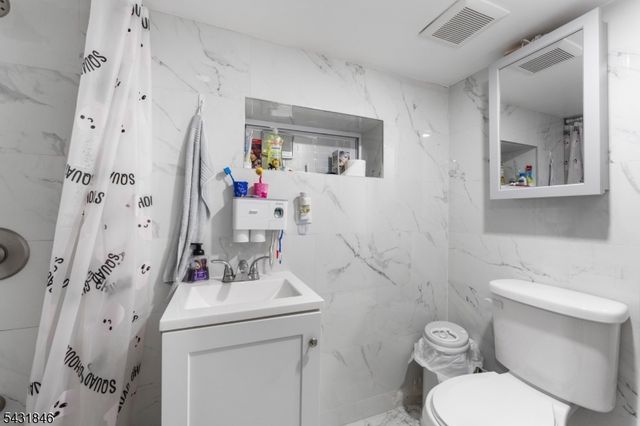 327 Cherry St, Elizabeth City, NJ 07208