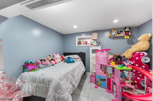 327 Cherry St, Elizabeth City, NJ 07208