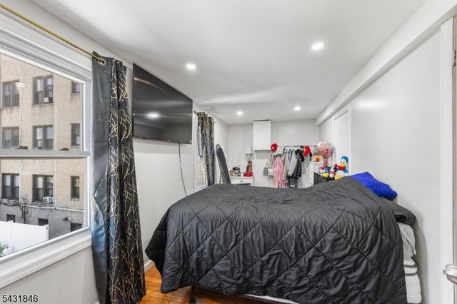327 Cherry St, Elizabeth City, NJ 07208