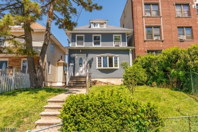 327 Cherry St, Elizabeth City, NJ 07208