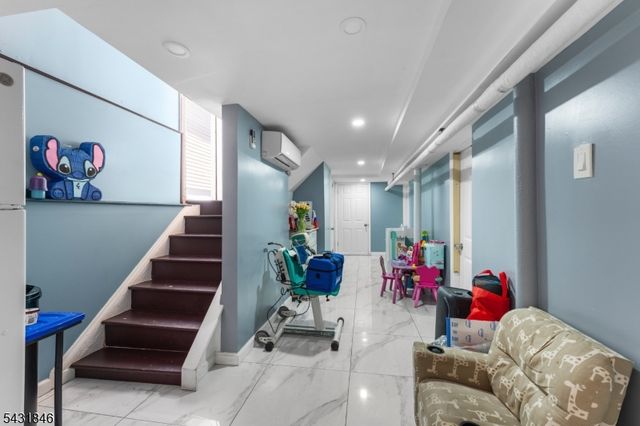327 Cherry St, Elizabeth City, NJ 07208