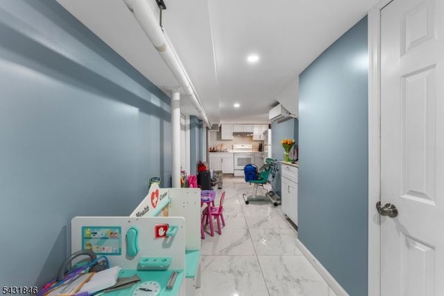 327 Cherry St, Elizabeth City, NJ 07208