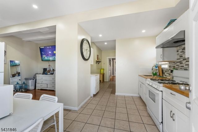 327 Cherry St, Elizabeth City, NJ 07208