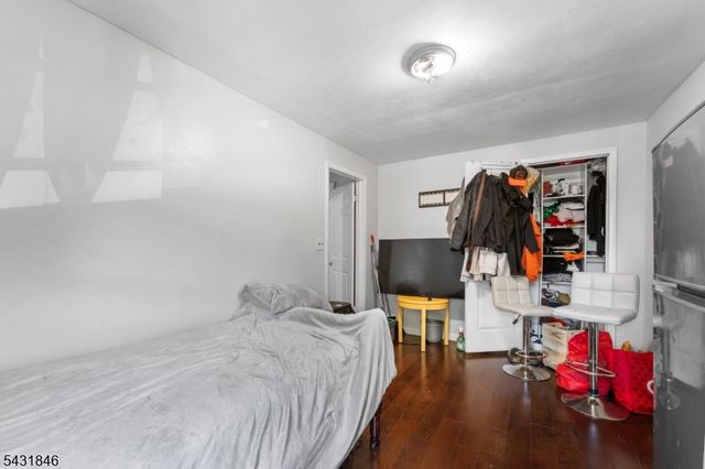 327 Cherry St, Elizabeth City, NJ 07208