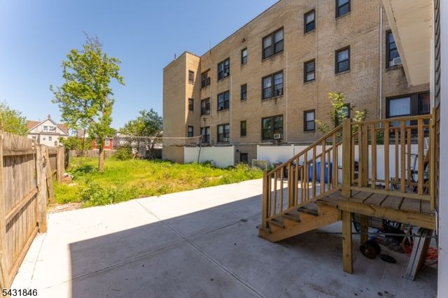 327 Cherry St, Elizabeth City, NJ 07208