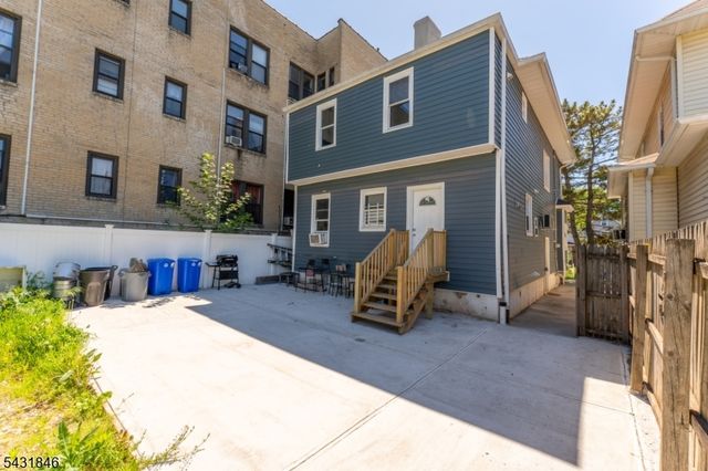 327 Cherry St, Elizabeth City, NJ 07208