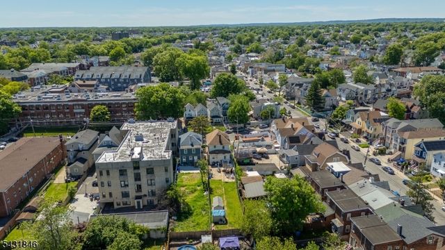 327 Cherry St, Elizabeth City, NJ 07208