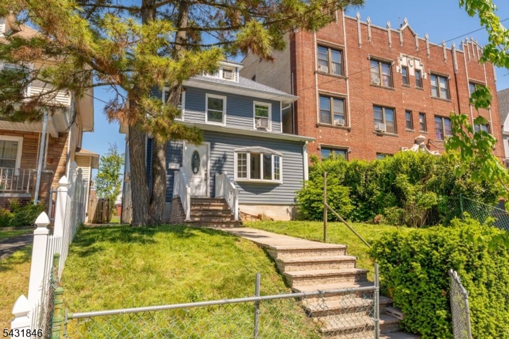 327 Cherry St, Elizabeth City, NJ 07208