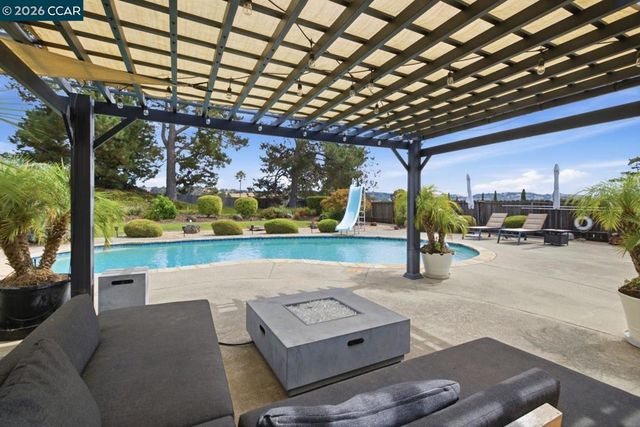 824 Coral Dr, Rodeo, CA 94572