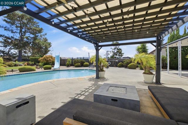 824 Coral Dr, Rodeo, CA 94572
