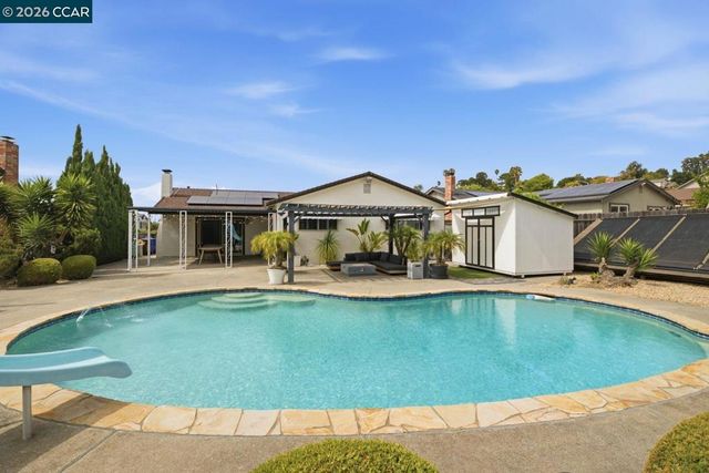 824 Coral Dr, Rodeo, CA 94572