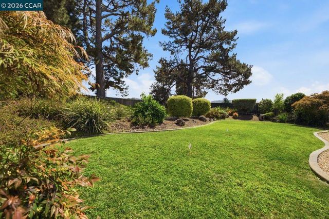 824 Coral Dr, Rodeo, CA 94572