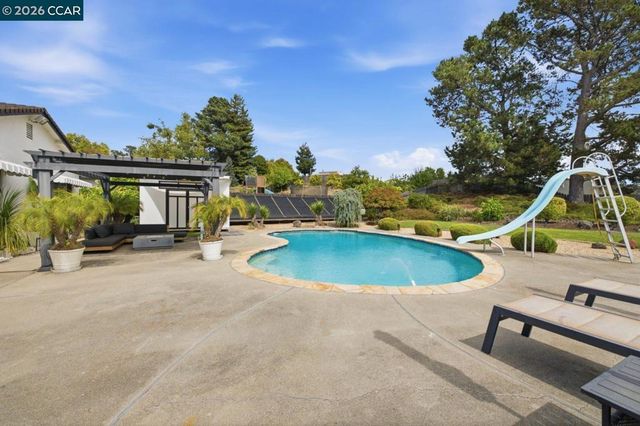 824 Coral Dr, Rodeo, CA 94572