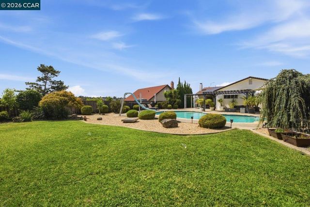 824 Coral Dr, Rodeo, CA 94572