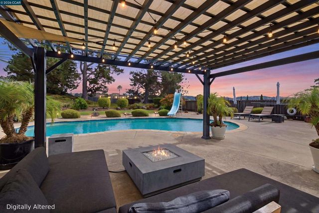 824 Coral Dr, Rodeo, CA 94572