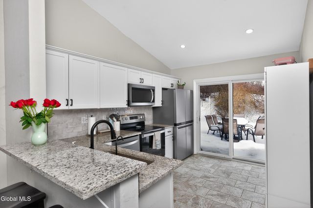 7 Cromwell Drive, Halfmoon, NY 12065