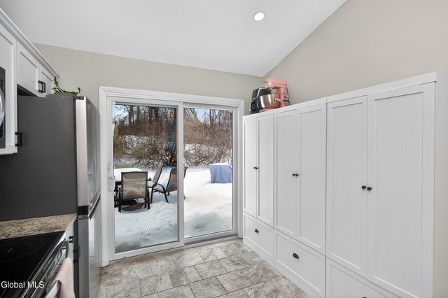 7 Cromwell Drive, Halfmoon, NY 12065