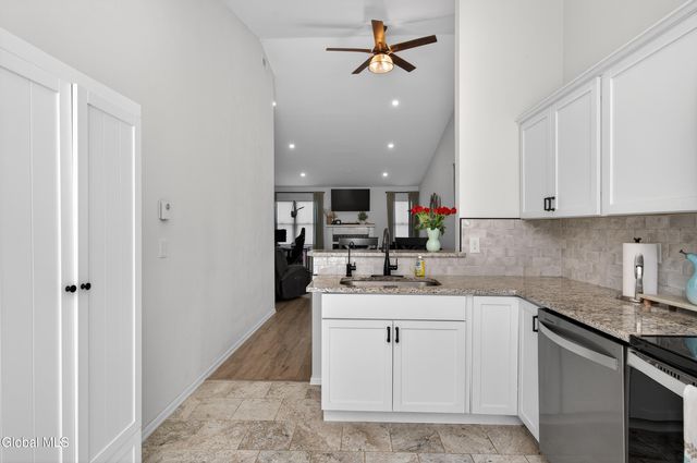 7 Cromwell Drive, Halfmoon, NY 12065