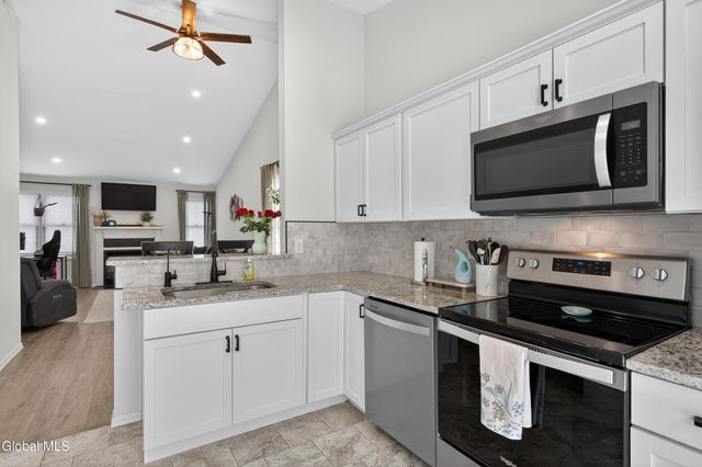 7 Cromwell Drive, Halfmoon, NY 12065