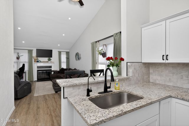 7 Cromwell Drive, Halfmoon, NY 12065