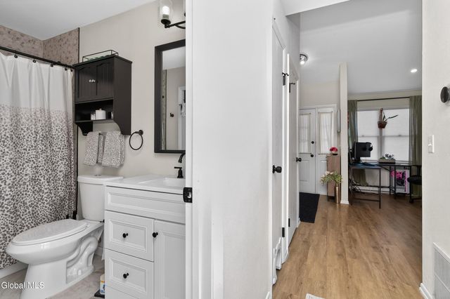 7 Cromwell Drive, Halfmoon, NY 12065