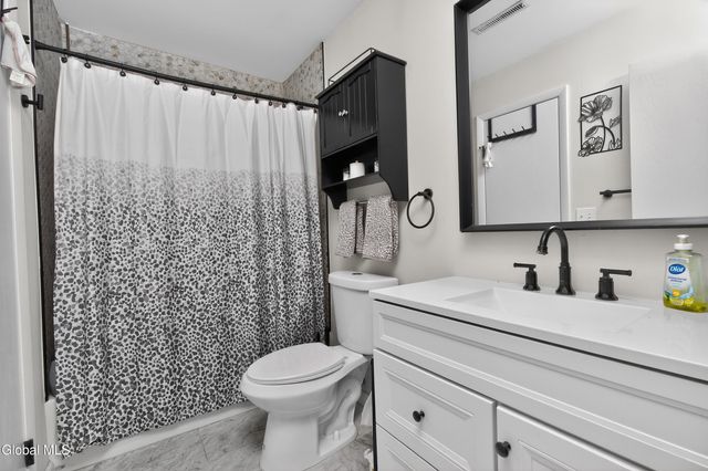 7 Cromwell Drive, Halfmoon, NY 12065