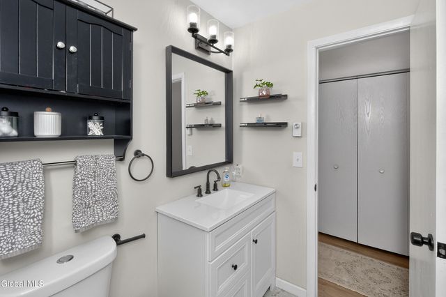 7 Cromwell Drive, Halfmoon, NY 12065