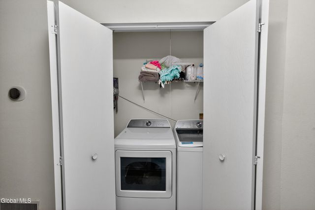 7 Cromwell Drive, Halfmoon, NY 12065