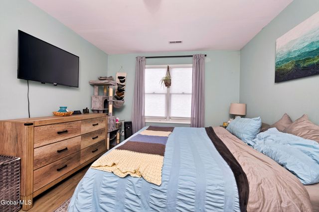 7 Cromwell Drive, Halfmoon, NY 12065