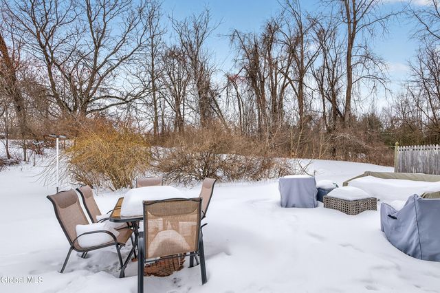 7 Cromwell Drive, Halfmoon, NY 12065