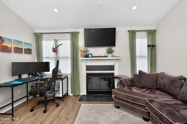 7 Cromwell Drive, Halfmoon, NY 12065