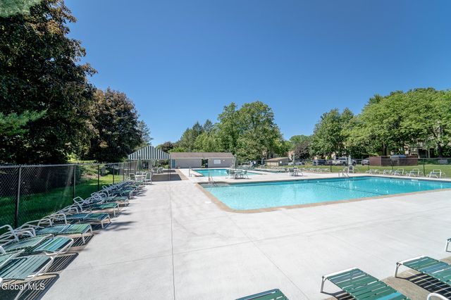 7 Cromwell Drive, Halfmoon, NY 12065