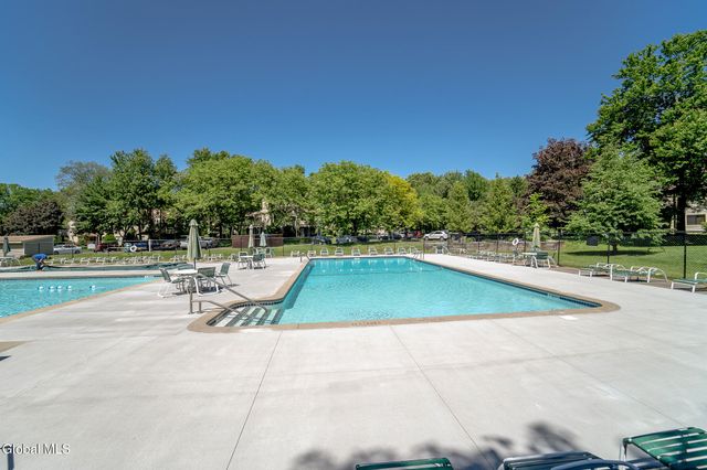 7 Cromwell Drive, Halfmoon, NY 12065