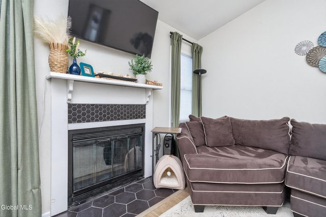 7 Cromwell Drive, Halfmoon, NY 12065