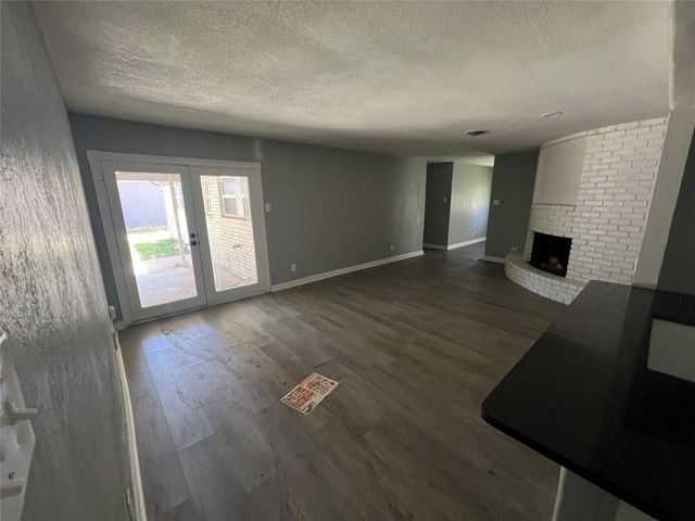 1306 Elby Street, Irving, TX 75061