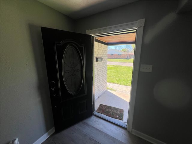 1306 Elby Street, Irving, TX 75061