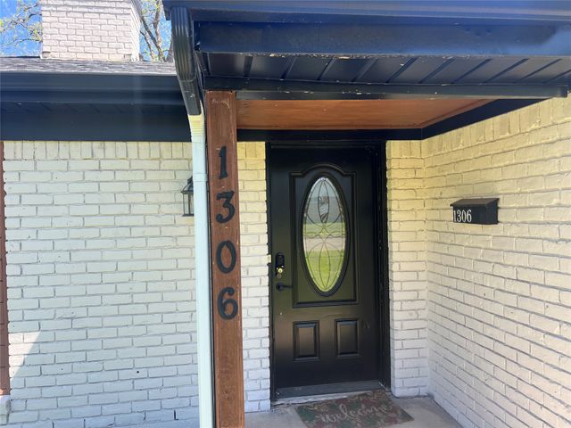 1306 Elby Street, Irving, TX 75061