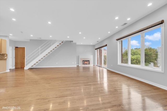 912 W Chicago Avenue 403, Chicago, IL 60642