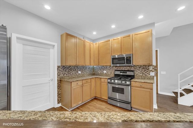 912 W Chicago Avenue 403, Chicago, IL 60642