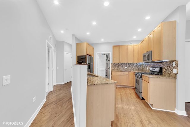 912 W Chicago Avenue 403, Chicago, IL 60642