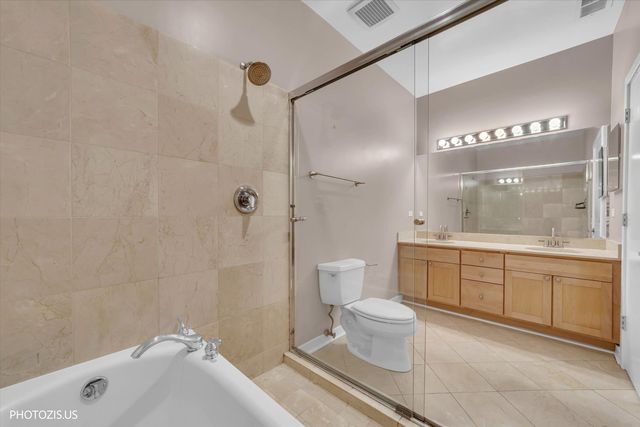 912 W Chicago Avenue 403, Chicago, IL 60642