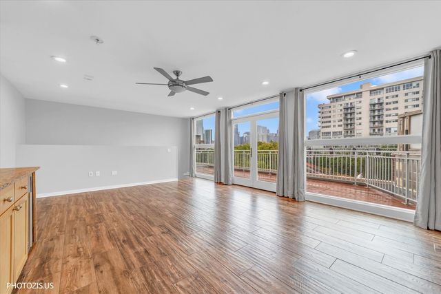 912 W Chicago Avenue 403, Chicago, IL 60642