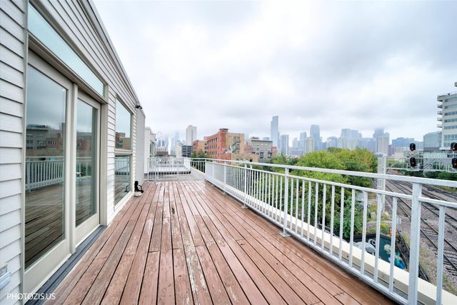 912 W Chicago Avenue 403, Chicago, IL 60642