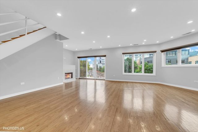 912 W Chicago Avenue 403, Chicago, IL 60642