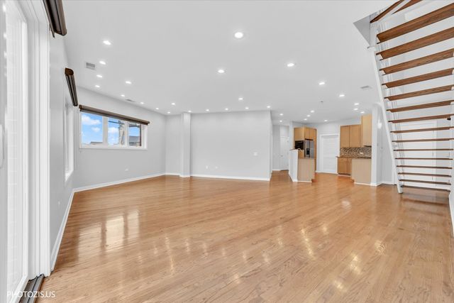 912 W Chicago Avenue 403, Chicago, IL 60642