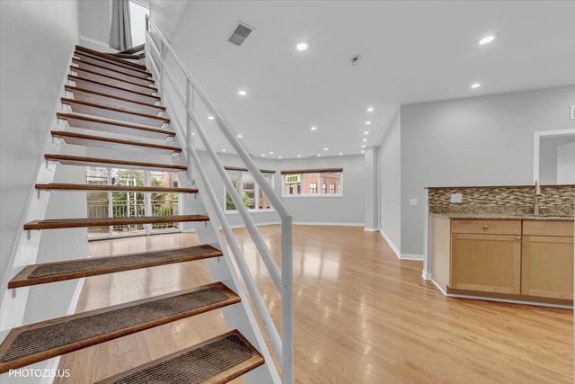 912 W Chicago Avenue 403, Chicago, IL 60642